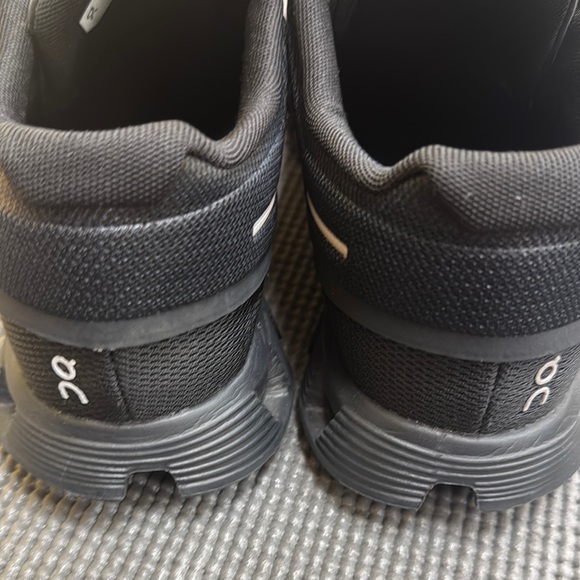 On Running womens  Black Athletic Shoes - Picture 4 of 4